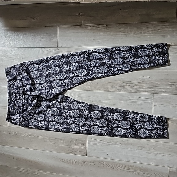 Love Fitness Apparel Pineapple Leggings - Picture 5 of 6